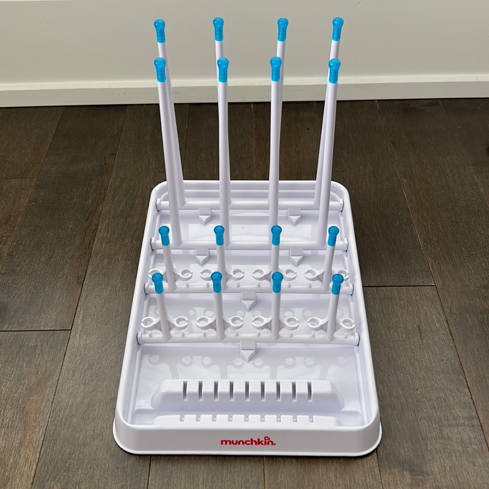 MUNCHKIN Baby Bottle Drying Rack, High Capacity Kitchen Accessories New Mom Feed